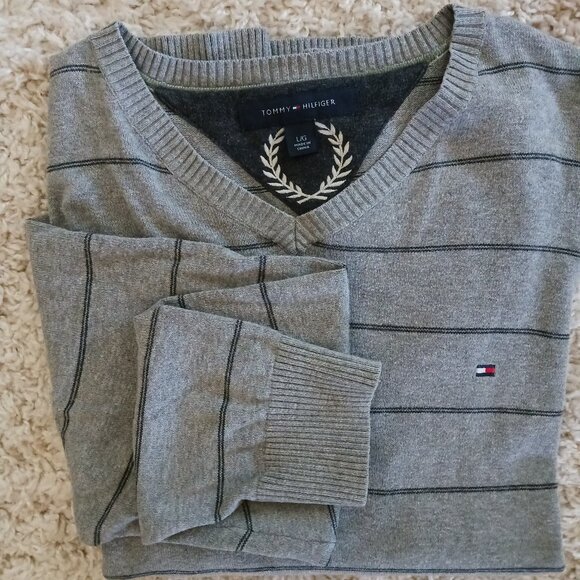 Tommy Hilfiger Men's Knit V-Neck Pullover Sweater Grey with Stipes Size Large - Picture 1 of 7